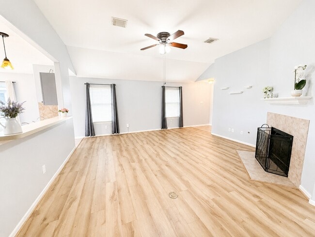 Building Photo - 15842 Little Miss Creek Dr