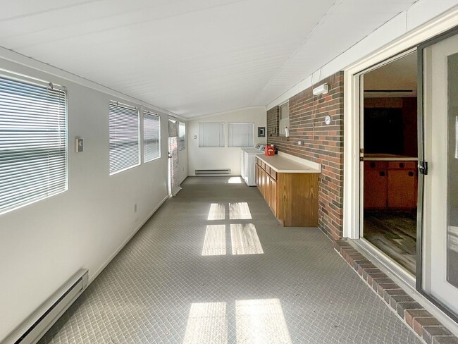 Building Photo - 211 E Alto Dr