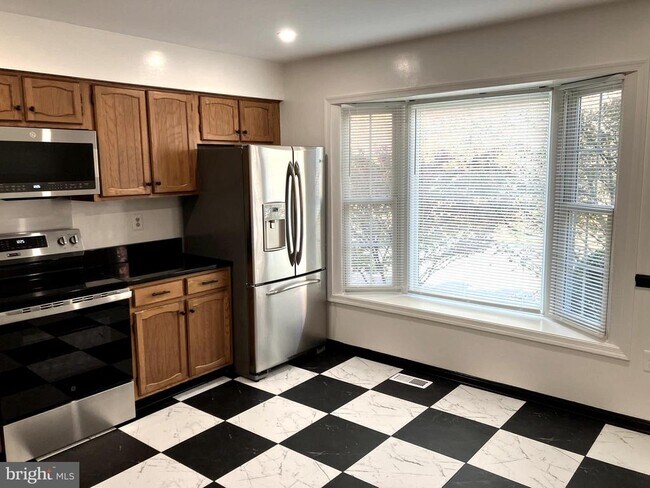 Primary Photo - 10195 Valentino Dr