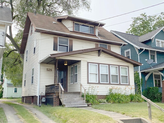 Primary Photo - 529 Clarendon Ave NW