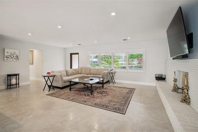 Building Photo - 2657 NE 26th St