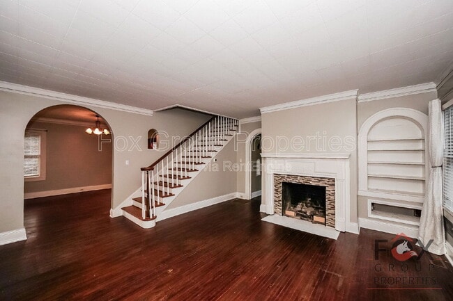 Building Photo - 332 W McLelland Ave