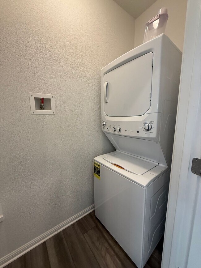 Building Photo - Impeccable 3 Bedroom in Trace