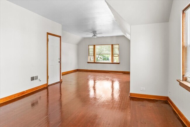 Building Photo - 58 W 113th St