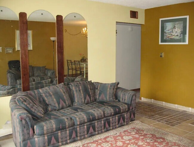 Building Photo - 5403 Chateau Dr