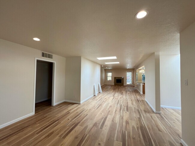 Building Photo - 4328 Magnolia Dr NE