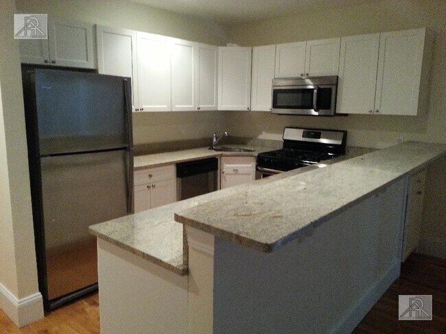 Building Photo - 66 Egmont St