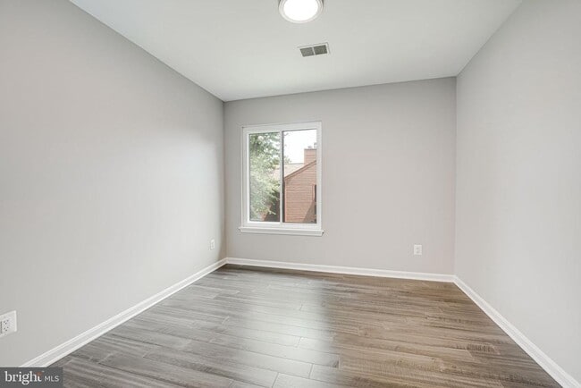 Building Photo - 2815 Lee Oaks Ct