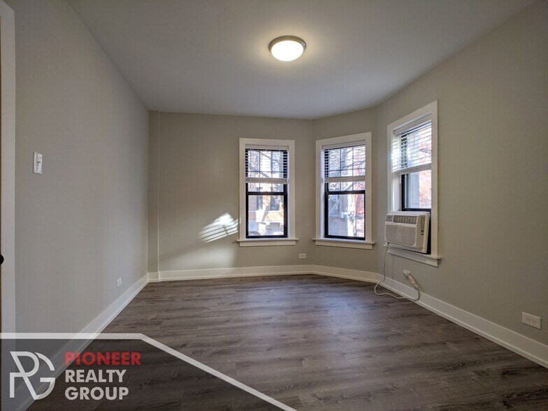 Building Photo - 437 W Belden