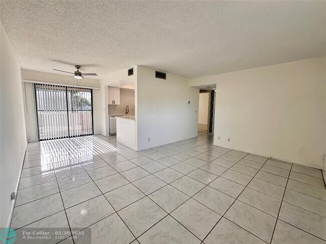 Building Photo - 4263 Oak Terrace Dr
