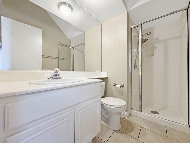 Building Photo - Your Next Home Awaits! Modern 4BR, 3BA Bea...