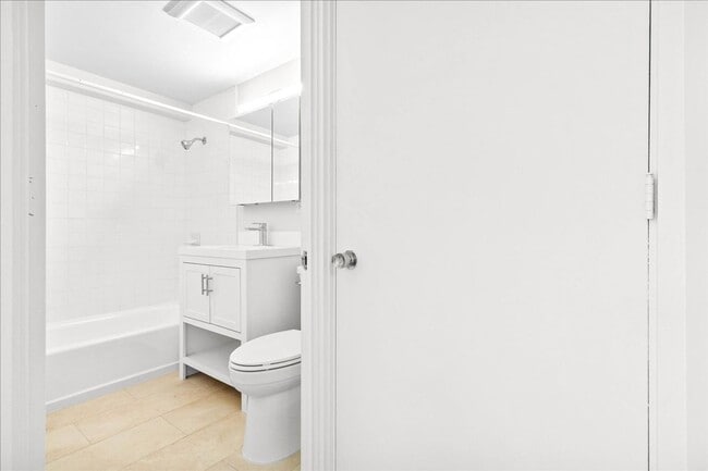 Building Photo - Newly renovated one bedroom condo with lov...