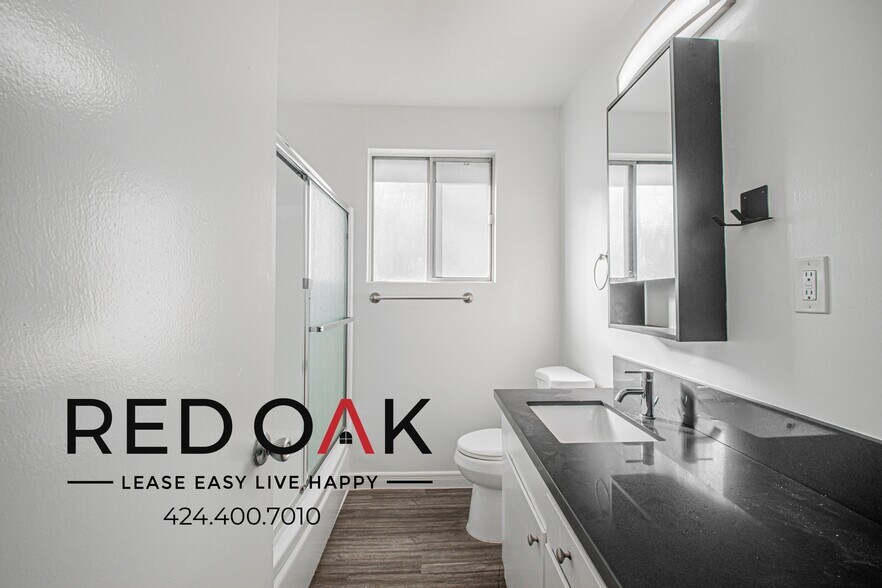 Building Photo - 12737 Moorpark St