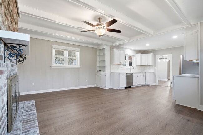 Building Photo - 32 Moore Dr