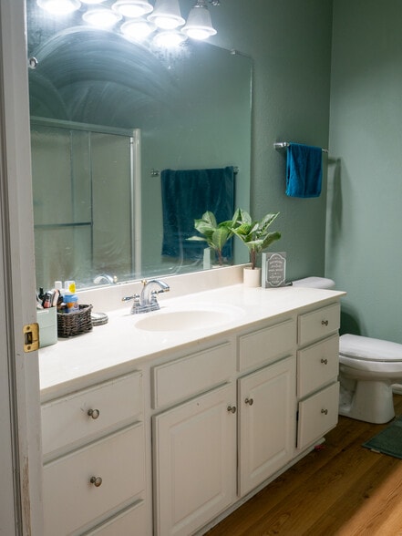 Ensuite Bathroom - W170N5540 Ridgewood Dr