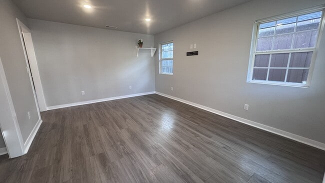 Building Photo - 3503 Division St