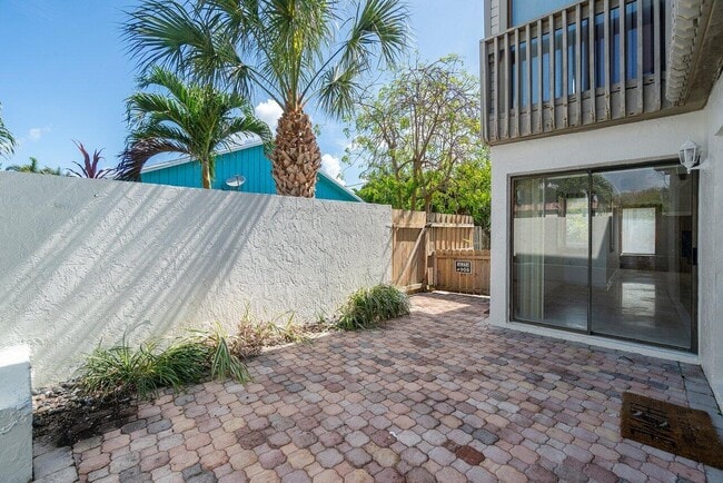 Building Photo - 3015 Florida Blvd