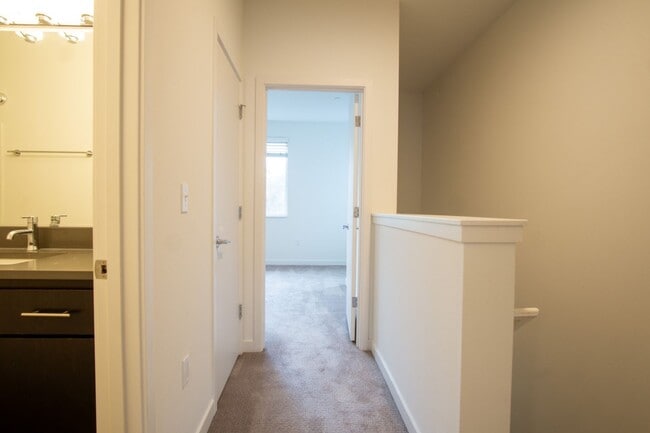 Building Photo - APPS ARE ON US! Rare 3 Bed, 2 Bath Townhou...