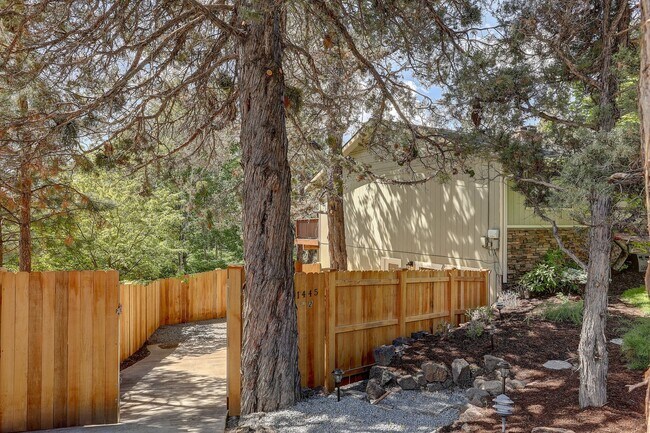 Building Photo - Fully Remodeled 2 Bedroom Westside ADU on NW Portland Ave - River West Neighborhood