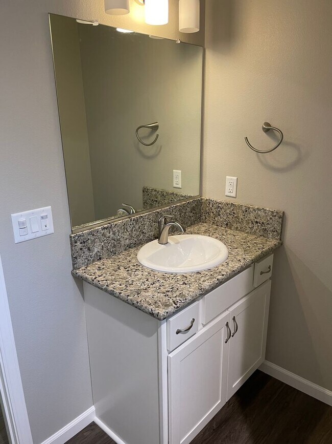 Building Photo - 485 E 6th St