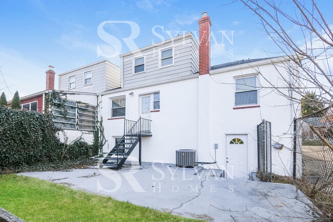 Building Photo - Rest. Relax. Recharge. Home awaits!