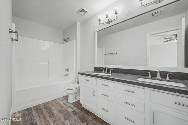 Building Photo - 2423 E Winged Foot Dr