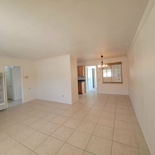 Building Photo - 3 Bedroom/ 2 Bathroom with extra room