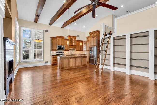 Primary Photo - 8 Central Ave