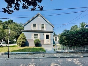 Building Photo - 93 Parker St