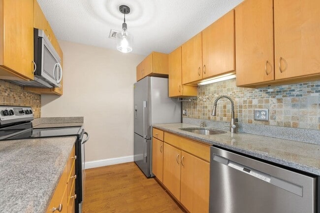 Building Photo - 15 Bower Rd