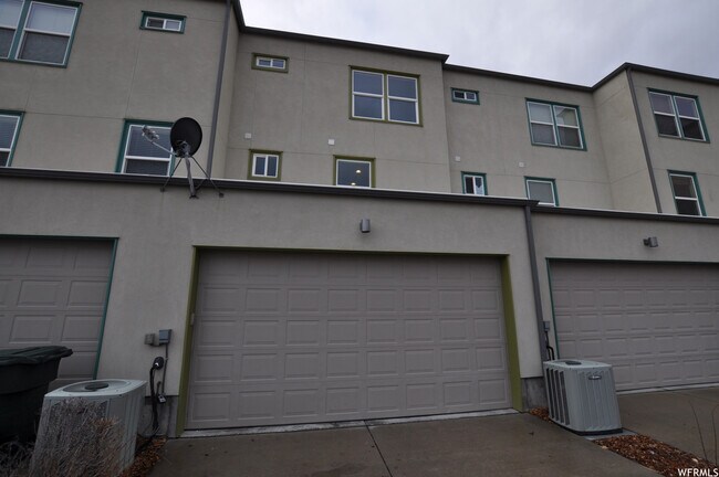 Building Photo - 10321 Rubicon Rd