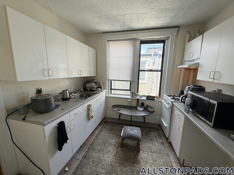 Building Photo - 11 Barrows St
