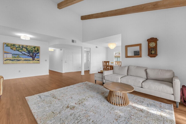 Building Photo - 17 Lugo Dr