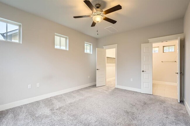 Building Photo - 10610 Wills Lp