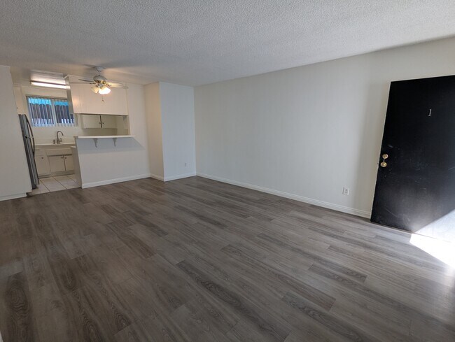 Building Photo - 1009 E Grand Ave