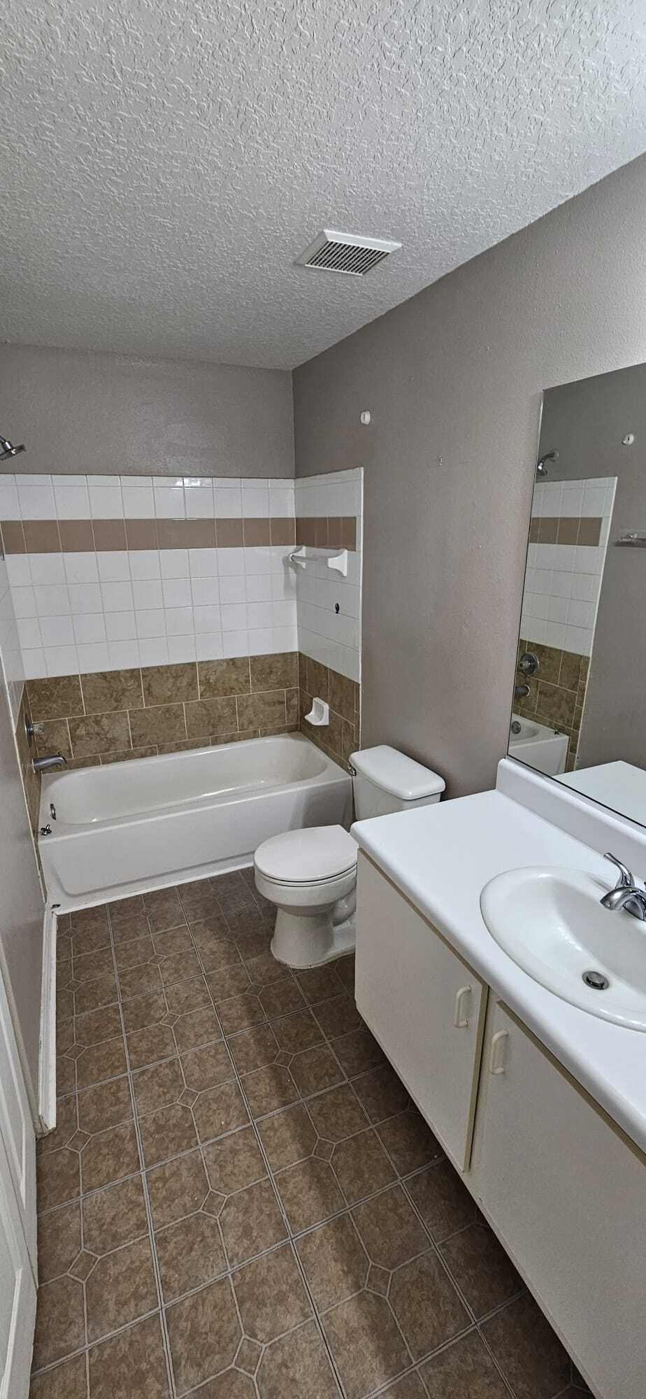 2nd bathroom - 5614 Pinnacle Heights Cir