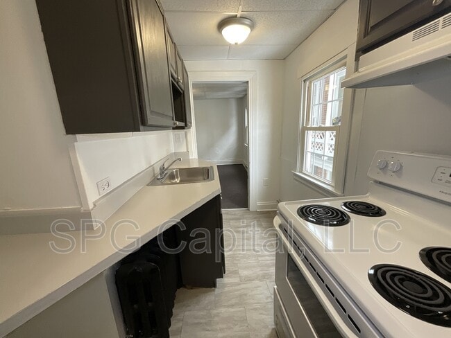 Building Photo - 928 W Princess St