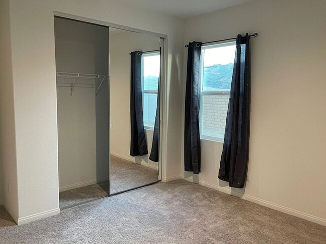 Building Photo - Elegant 7-Bedroom Retreat with Modern Upgr...