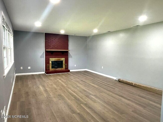 Building Photo - 434 Plainfield Rd