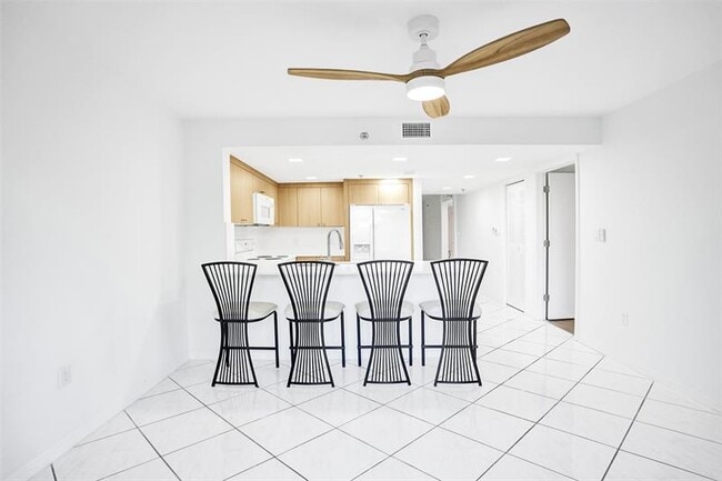 Building Photo - 9470 Tangerine Pl