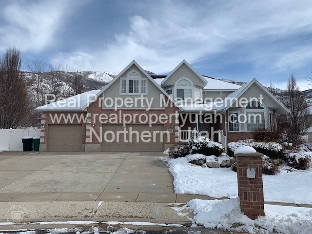 Primary Photo - Spectacular Home Centrally Located In Frui...