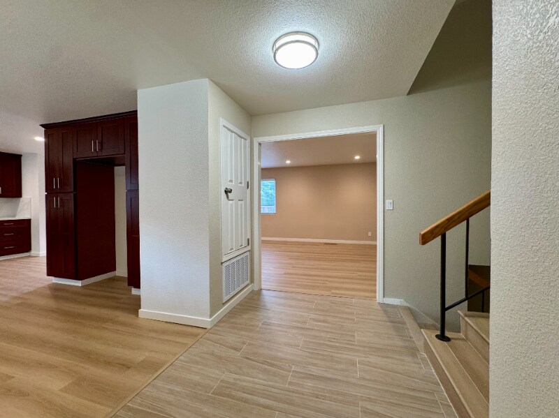 Building Photo - 148 Lancaster Way