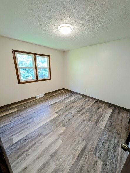 Building Photo - 624 Bailey Dr