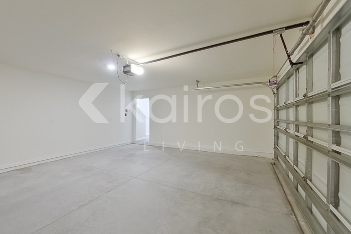 Building Photo - 8621 SW 43rd Ter