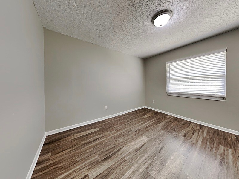 Building Photo - 2143 Creek Side Dr