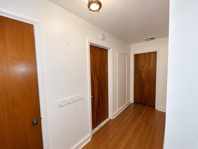 Building Photo - 6797 Lawnton St