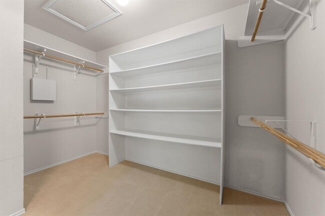 Building Photo - 2104 Lobelia Dr