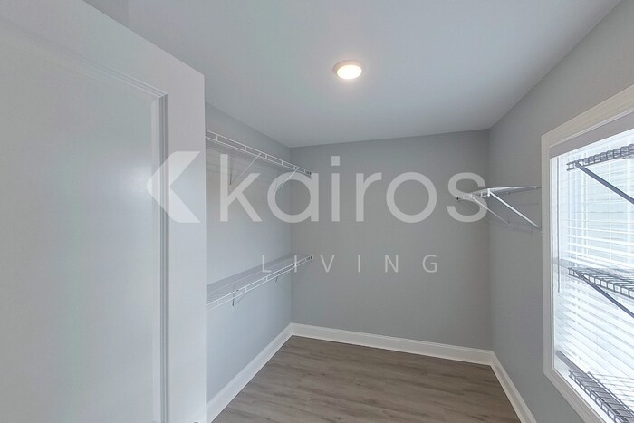 Building Photo - 3705 Oak Leaf Wy