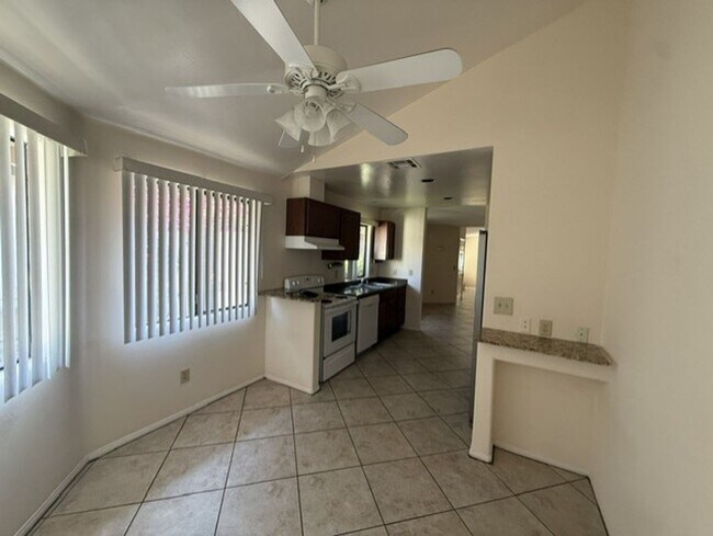 Building Photo - 52765 Avenida Diaz