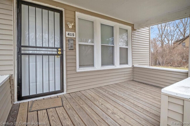 Building Photo - 415 Manistique St